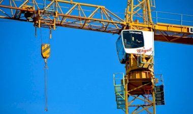 Куда ходят в туалет крановщики башенных кранов + 5 фактов о работе крановщика