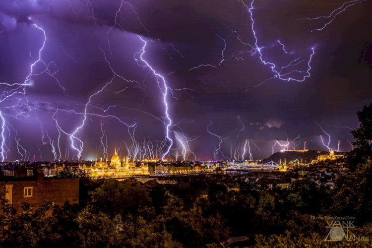 Should you turn off your phone during a thunderstorm?