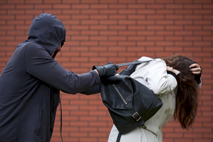 How to avoid becoming a victim of street criminals? 4 tips