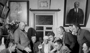 Социально-психологические изменения в общественном сознании в 30-х годах XX века.