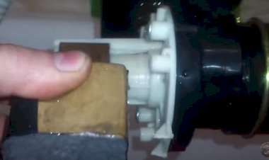 Супер-самоделка! Погружной насос для полива своими руками!