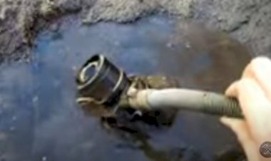 Как работает и качает воду, самодельный погружной насос.