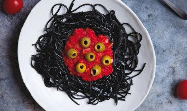 Устрашающие спагетти: сытное блюдо на Хэллоуин