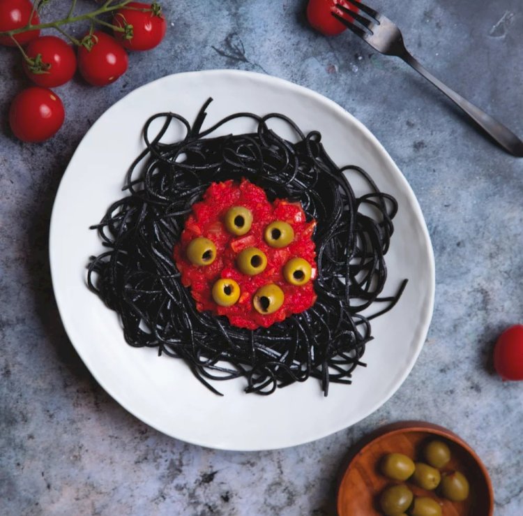 Устрашающие спагетти: сытное блюдо на Хэллоуин
