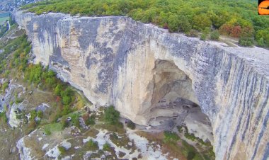 Видео с дрона: 140-метровые обрывы в Крыму. Фантастически красиво!