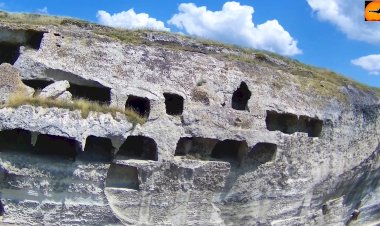 Пещерные кельи первых христиан в Крыму. Монастырская скала в Инкермане