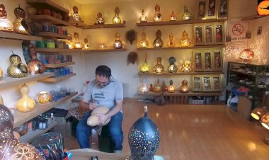 Мастер - золотые руки в Турции. Из обычных тыкв такую красоту создаёт!