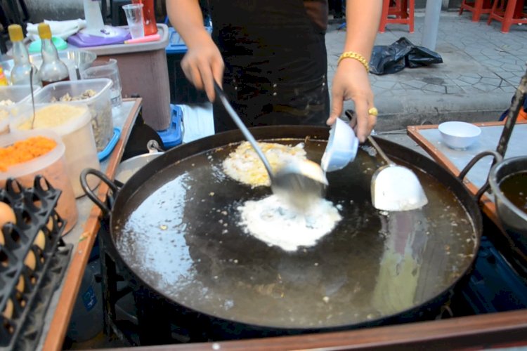 Таиланд. Уличная еда в городе Чианг Рай на севере Таиланда