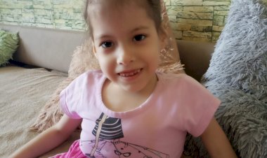 Маленькой омичке требуется срочная операция на позвоночнике