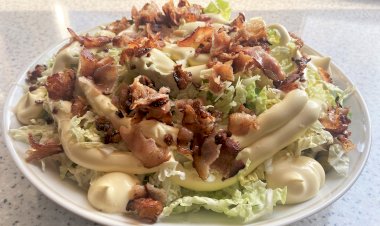 Сочный, с кусочками солёного бекона - он стал фаворитом в нашей семье. В какую сумму обойдётся салатик на 6 порций