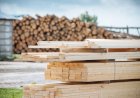 Как правильно хранить дерево и пиломатериалы зимой на стройплощадке, чтобы к весне сохранилось качество