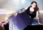Модель plus size Тесс Холлидей поразила подписчиков размером бицепса