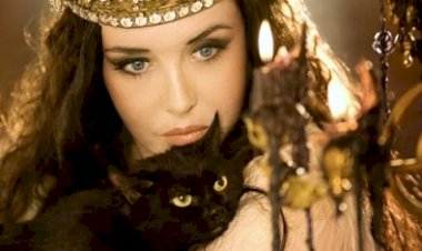 Прекрасная Изабель Аджани в фотосессии "Мастер и Маргарита"