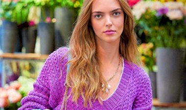 Пуловер c V-образным вырезом и жаккардовыми планками