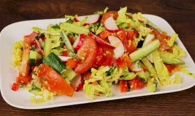 ЯРКИЙ и ВКУСНЫЙ салат из пекинской капусты и СВЕЖИХ помидоров и огурцов