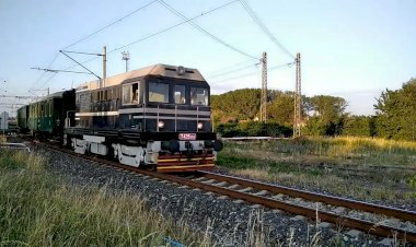 Тепловоз ЧМЭ2 с ретро поездом