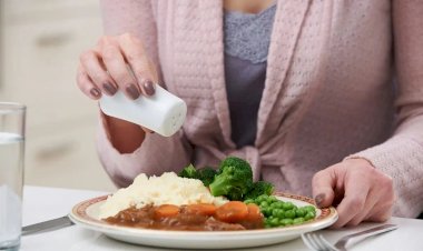 Что будет с вашим организмом, если вы откажитесь от соли и что будет, если её очень много