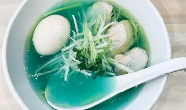 Как появился голубой японский суп рамен