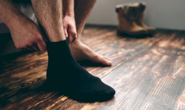 Если мужчина разбросал по комнате носки, то разлейте по кухне борщ.