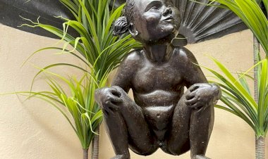 В Брюсселе есть ещё и "Писающая девочка". И даже "Писающая собачка"