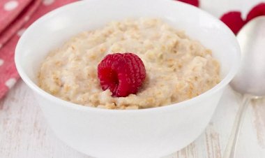 Овсянка на завтрак: чем полезна и каких ошибок с ней не стоит совершать