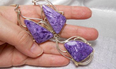 Очарование чароита. Лечебные и магические свойства камня грез