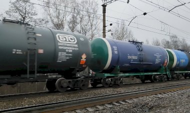 Электровоз ВЛ10У-898 с грузовым поездом и приветливой бригадой!