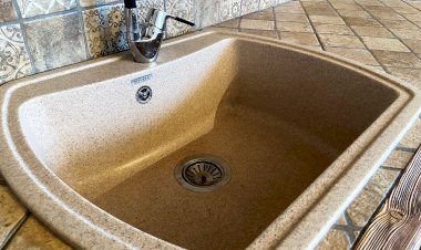 Уборка на кухне. Чем чистить раковину из искусственного камня