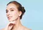 О том, почему плывет овал лица и как его подтянуть с небольшим упражнением