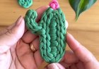Вяжем из трикотажной пряжи кактус брошь крючком