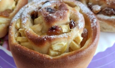 Ароматные  и Пышные Булочки с Яблоками и Изюмом.