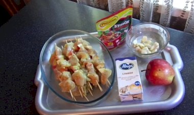 Куриный шашлык с яблоками