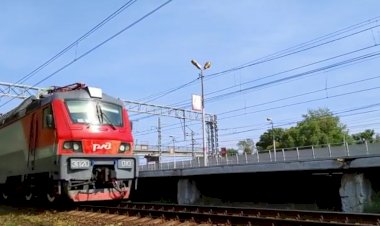 Электровоз ЭП20-010 со скорым поездом №063 Самара - Санкт-Петербург.