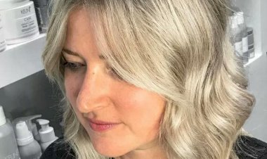 Французская челка или тенденция к прическе 2023 года, которую стоит выбрать