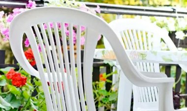 Как чистить белые или цветные пластиковые стулья? Простые и естественные решения