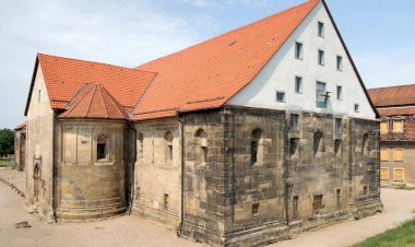 Провал века: место, где больше сотни самых знатных людей Европы все вместе провалились в туалет, а короля спасло только чудо