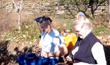 Акустические барабаны в горном саду. Сочи