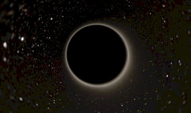 Найдена древнейшая черная дыра