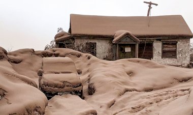 Извержение вулкана на Дальнем Востоке покрыло деревни пеплом
