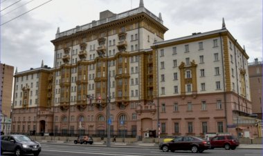 История ужасов "Странная посылка с костями доставлена в посольство"