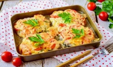 Рецепт Свинина в духовке с сыром и помидорами