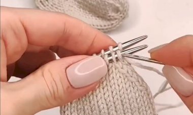 Соединение петель носка трикотажным швом спицами