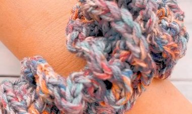 Резинка для волос, связанная крючком