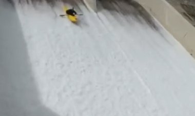 Экстремальный спуск на каяке с плотины