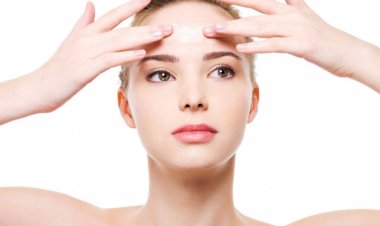 Почему напрягается лоб и как он влияет на состояние всего лица