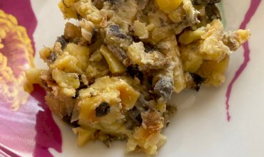 Жареная картошка с грибами и сметаной