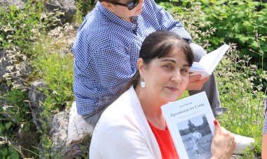 Чтение у древних стен. Абгарук. Абхазия