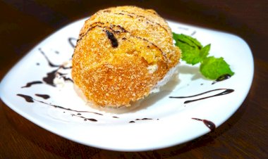 Как приготовить безумно вкусный десерт из жаренного мороженого!