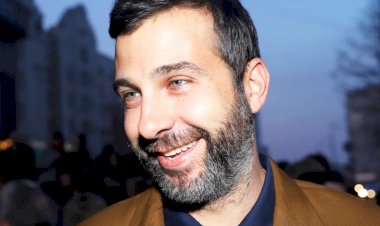 «Ты не умеешь включать фары?»: Иван Ургант решил потроллить Кокорина на Кипре