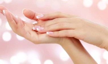 Почему кожа рук очень быстро стареет и как её восстановить с помощью техники промасливания